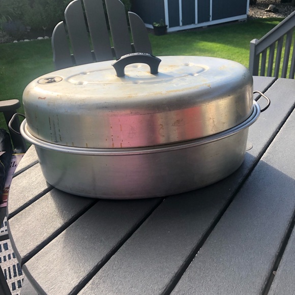 Wearever Other - 1960’s vintage Wearever aluminum Roaster with Lid - Silver